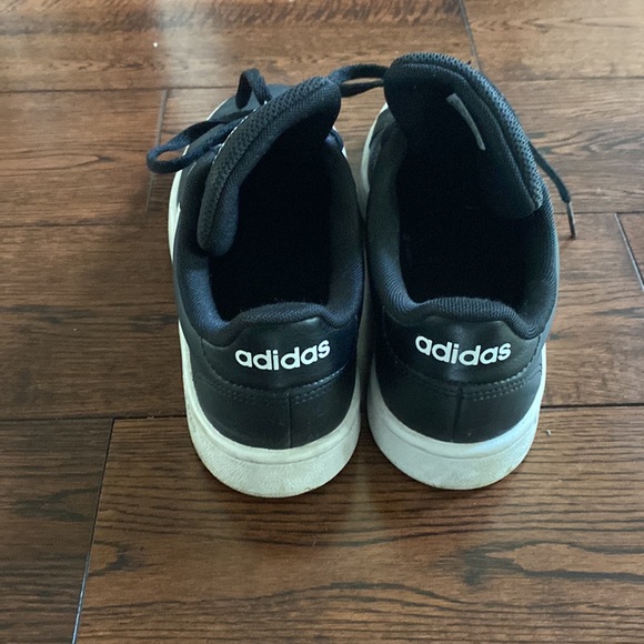 Black Adidas skater runner - Picture 3 of 3